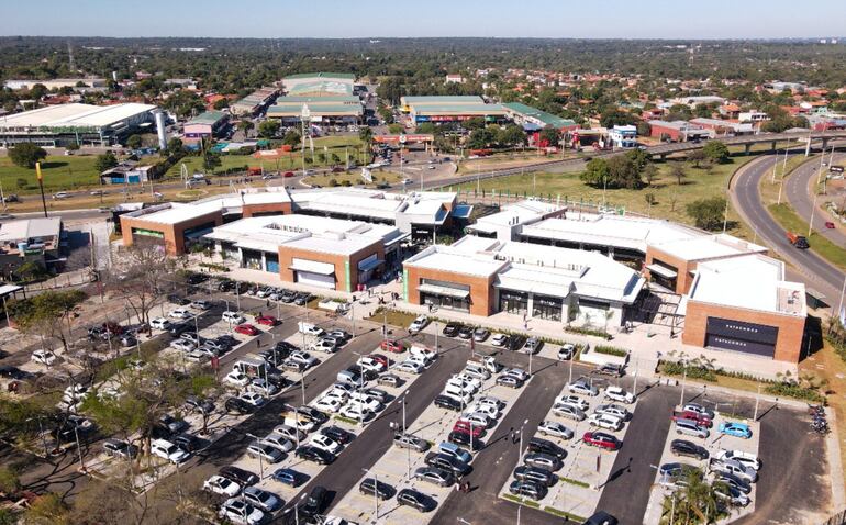 Plaza Norte es el nuevo ícono comercial de la ciudad de Limpio que fue construido con sello de calidad de Implenia S.A.